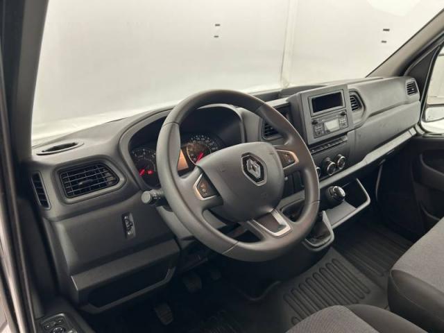 Renault Master image 1