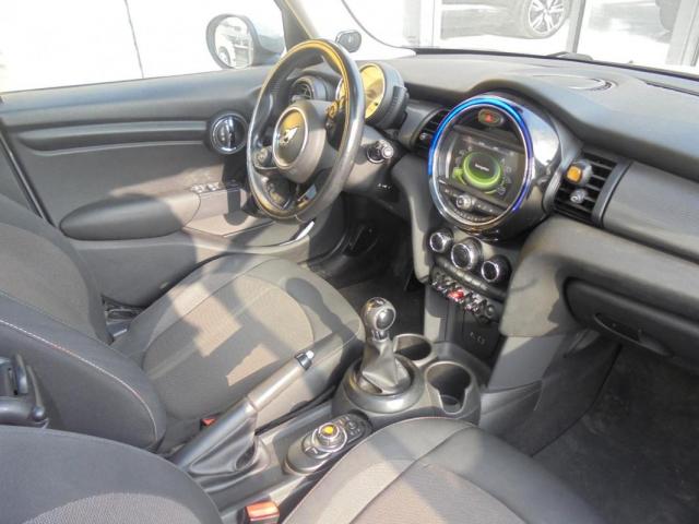 Mini Cooper image 2