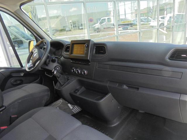 Renault Master image 2