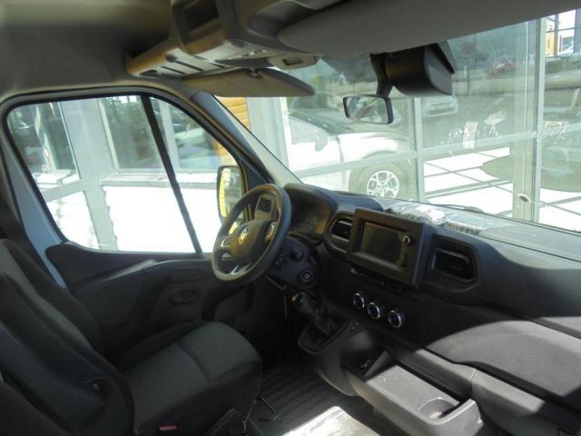 Renault Master image 2