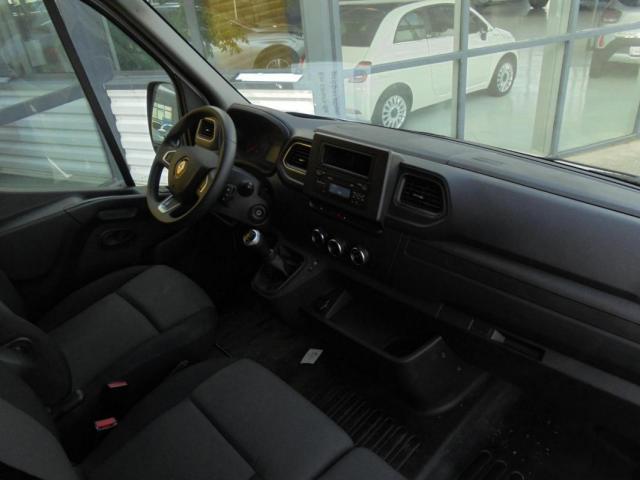 Renault Master image 2