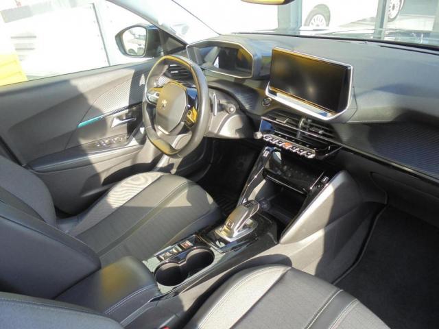 Peugeot 2008 image 1