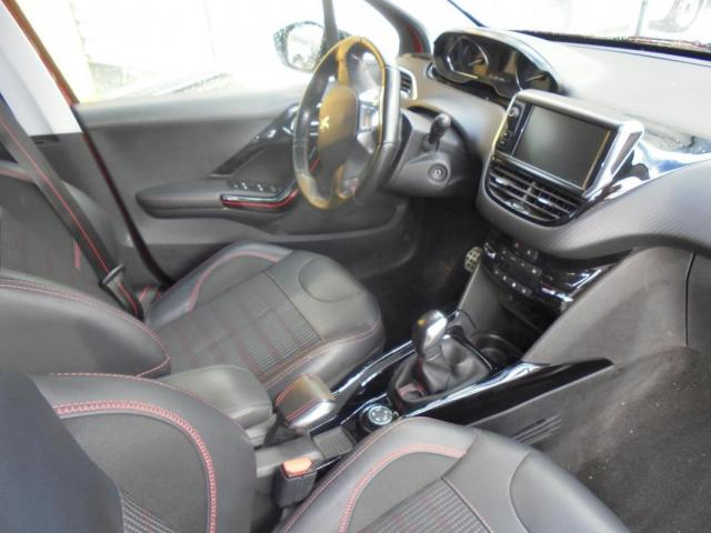 Peugeot 2008 image 2