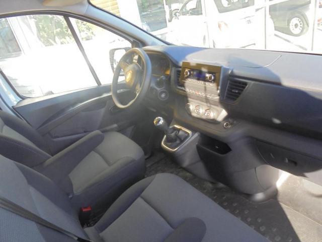 Renault Trafic image 2