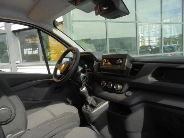 Renault Trafic image 2