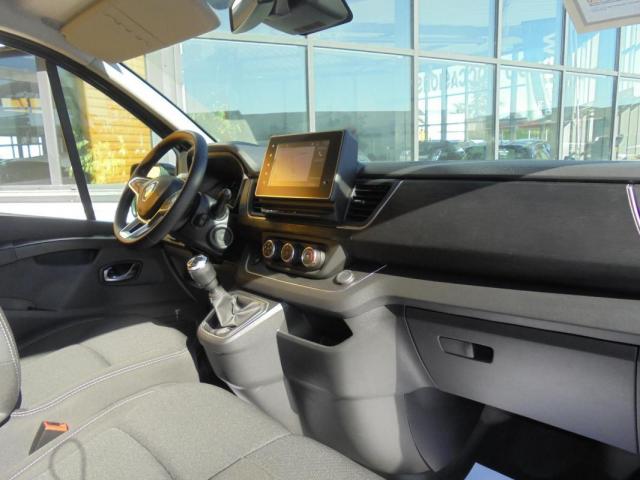 Renault Trafic image 2