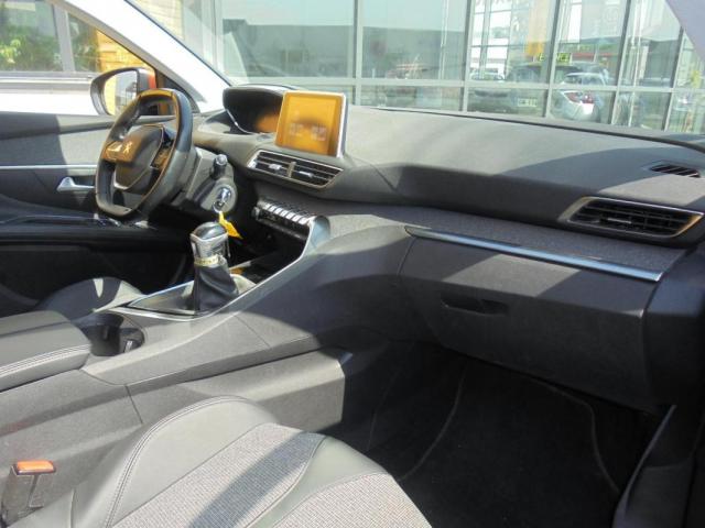 Peugeot 3008 image 2