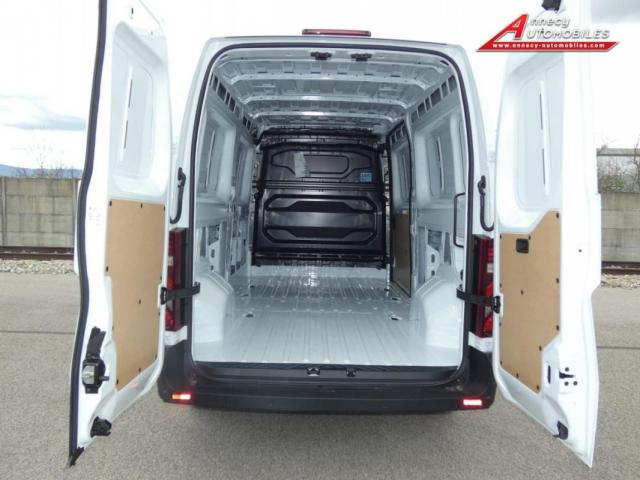 Renault Master image 1
