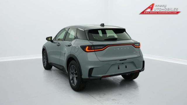 Lexus Lbx image 8