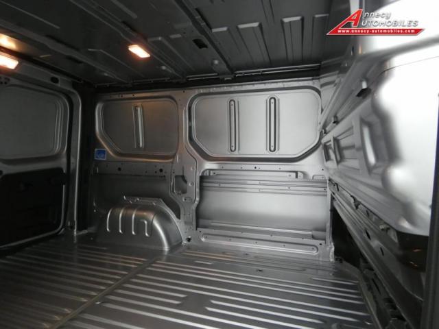 Renault Trafic image 2