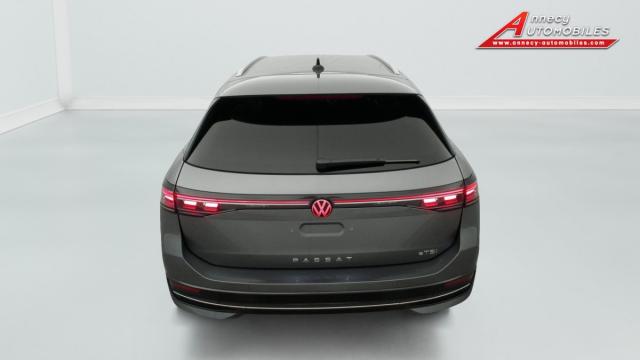Volkswagen Passat image 1