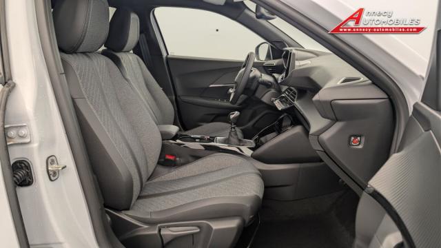 Peugeot 2008 image 2