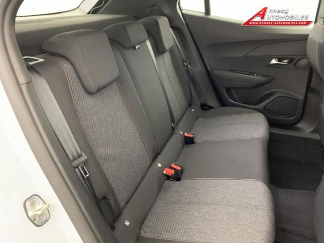 Peugeot 2008 image 8