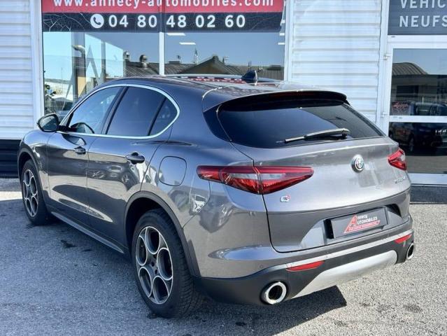 Alfa Romeo Stelvio image 2