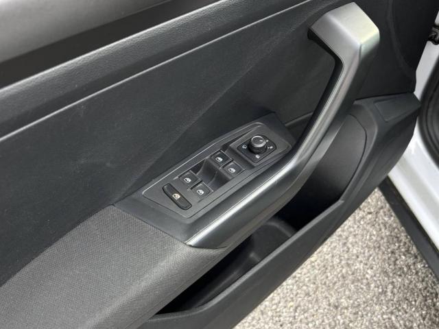 Volkswagen T-Roc image 8