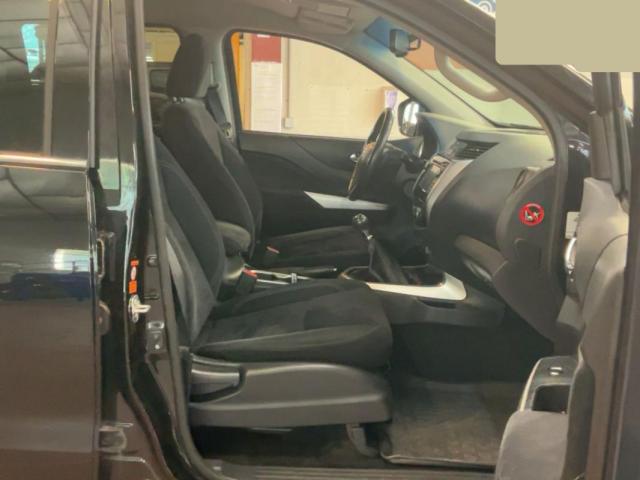 Nissan Navara image 6