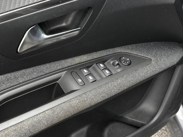 Peugeot 3008 image 2