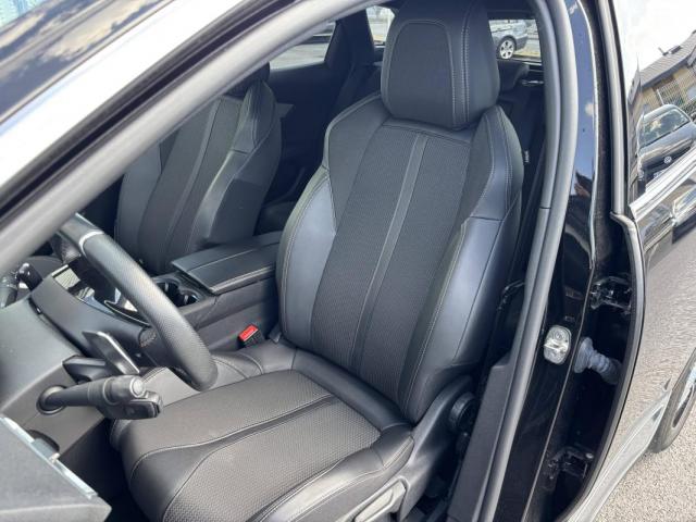 Peugeot 3008 image 2