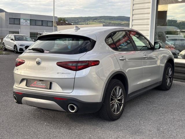 Alfa Romeo Stelvio image 2