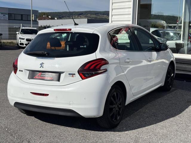 Peugeot 208 image 9