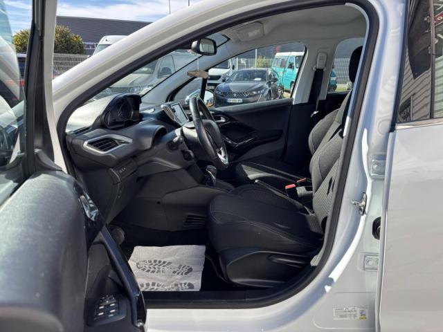 Peugeot 208 image 6