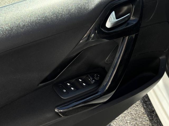 Peugeot 208 image 7