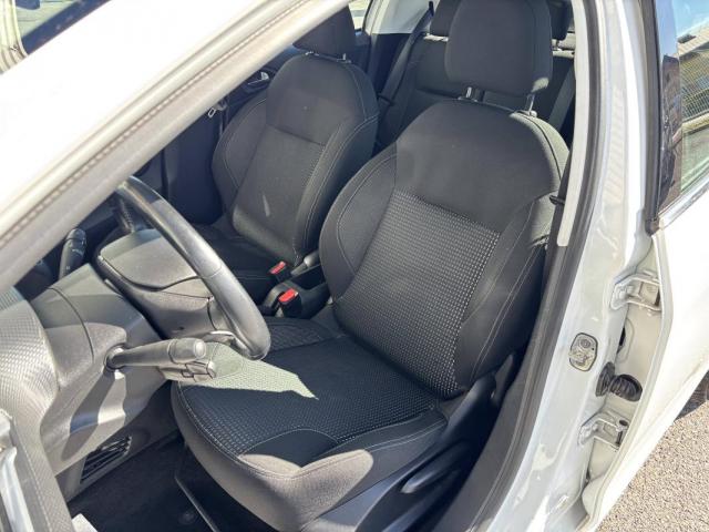 Peugeot 208 image 8