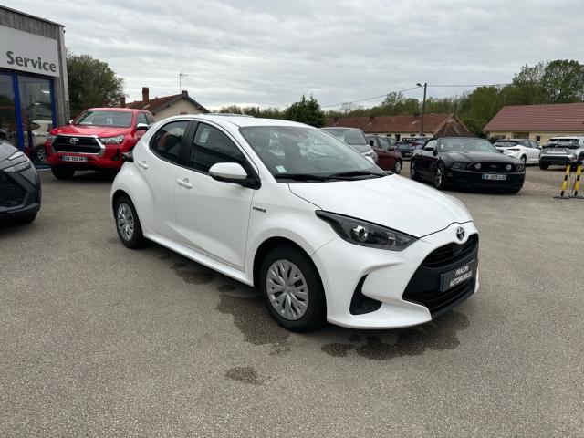 Yaris image 2