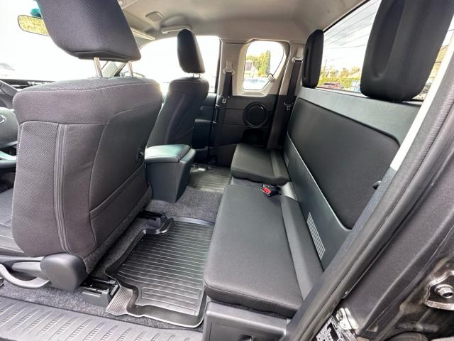 Toyota Hilux image 9