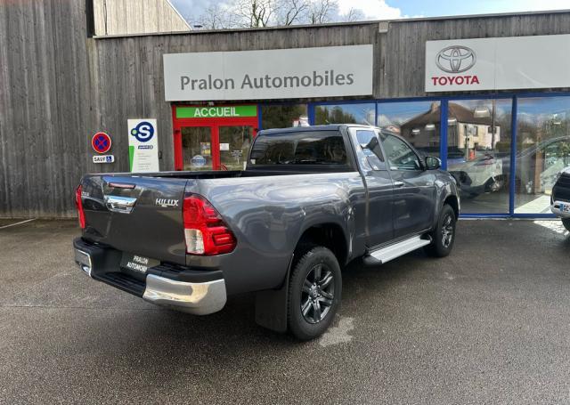 Toyota Hilux image 8