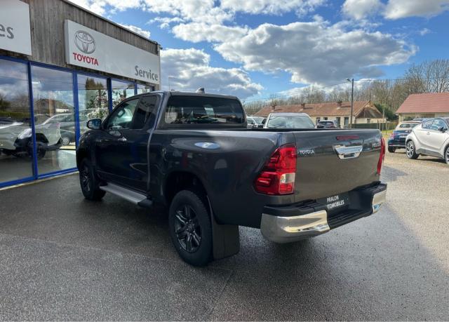 Toyota Hilux image 4