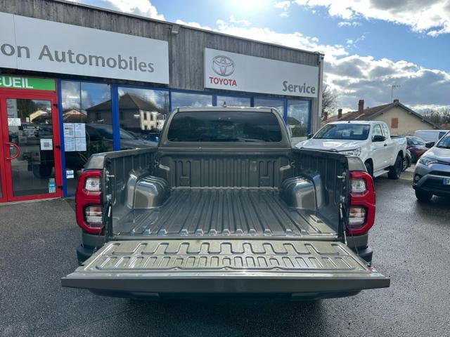 Toyota Hilux image 2