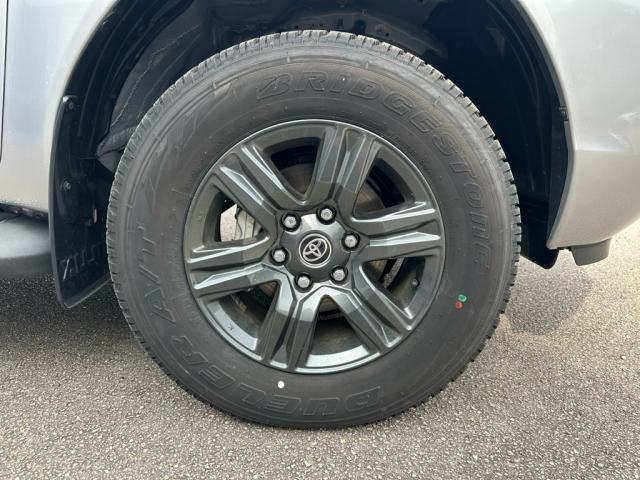 Toyota Hilux image 8