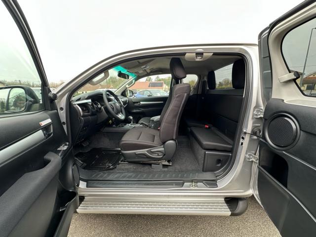 Toyota Hilux image 2