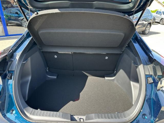 Toyota C-Hr image 8