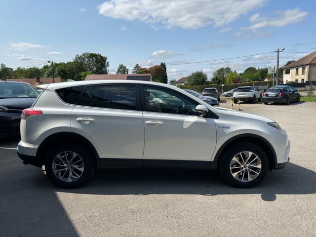 Toyota Rav4 image 2