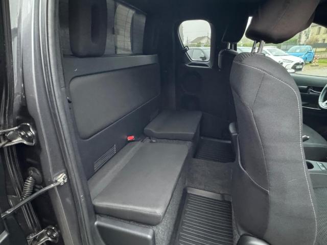 Toyota Hilux image 8