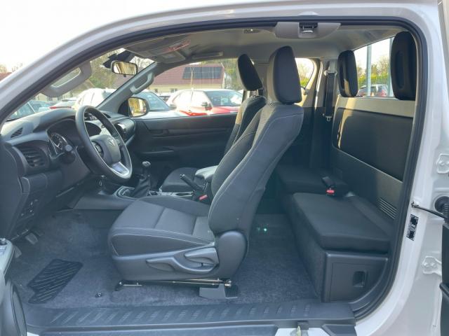 Toyota Hilux image 4