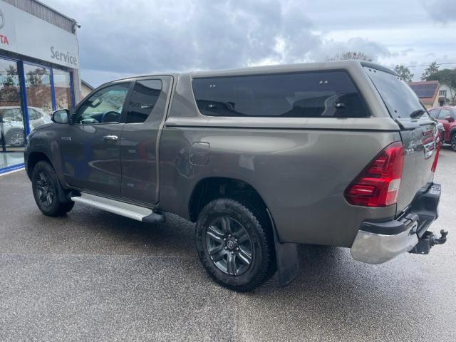 Toyota Hilux image 5
