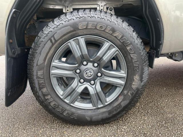 Toyota Hilux image 8