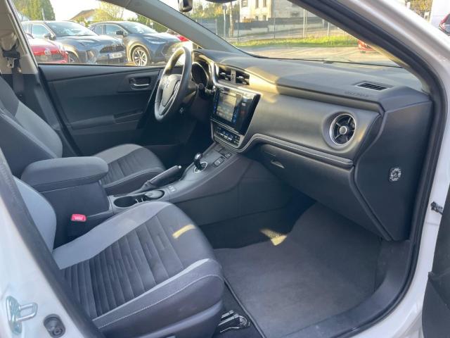 Toyota Auris image 9