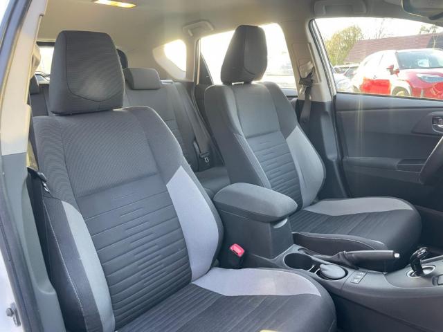 Toyota Auris image 6