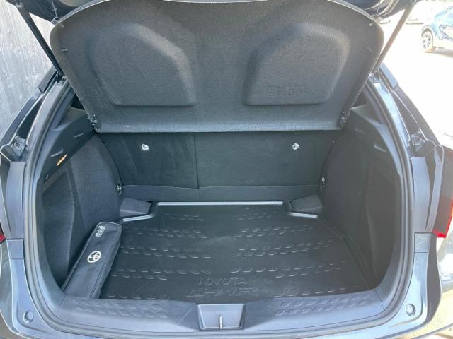 Toyota C-Hr image 6