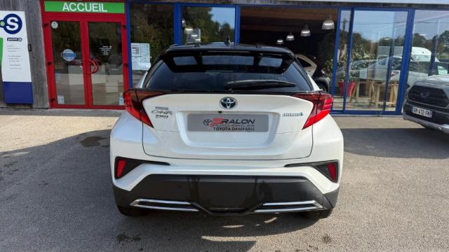 Toyota C-Hr image 2