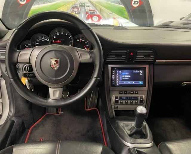 Porsche 911 image 4