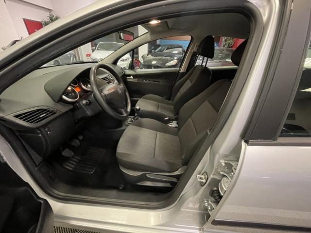 Peugeot 207 image 3