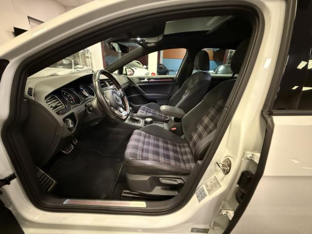 Volkswagen Golf image 8