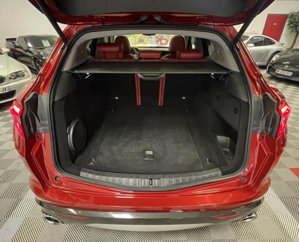 Alfa Romeo Stelvio image 8