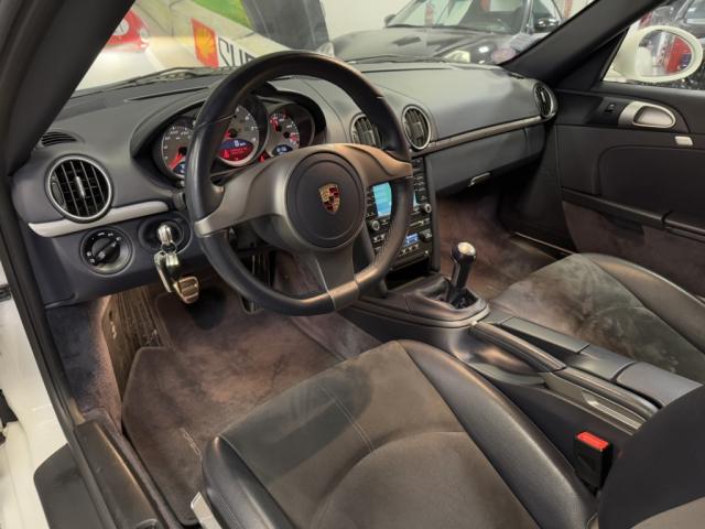 Porsche Cayman image 2