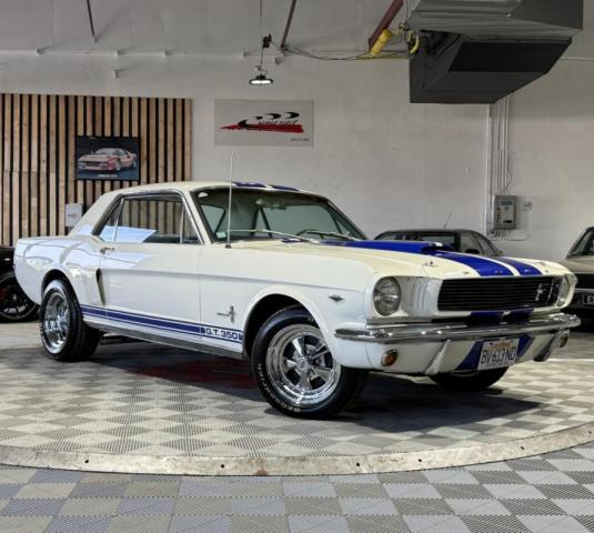 Ford Mustang image 2